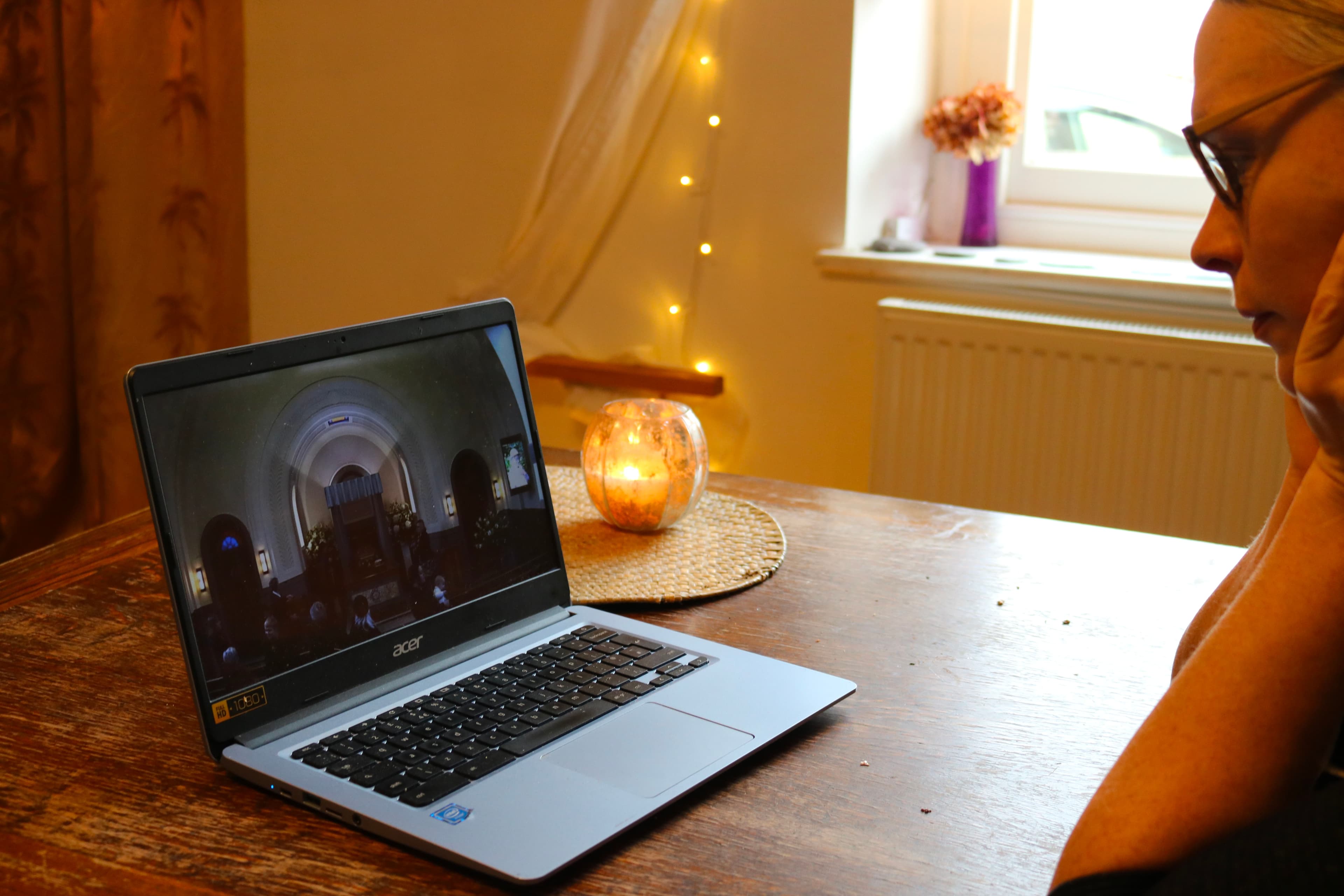How Technology Helps Families Plan a Funeral Together